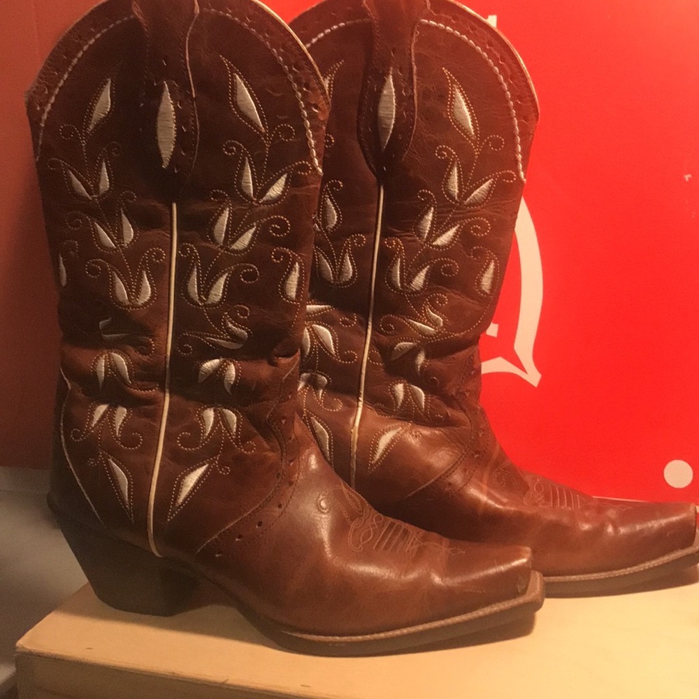 Cowgirl boots Ariat Size 9